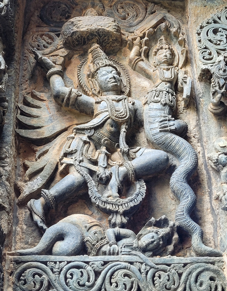 Excellent sculpture at Hoysaleshvara Temple
