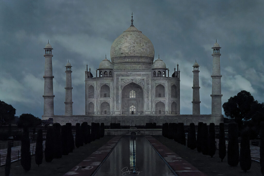 Night view of Taj Mahal